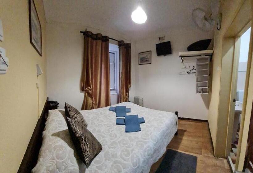 سوییت, Pensao Residencial Flor Dos Cavaleiros
