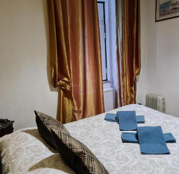 سوییت, Pensao Residencial Flor Dos Cavaleiros