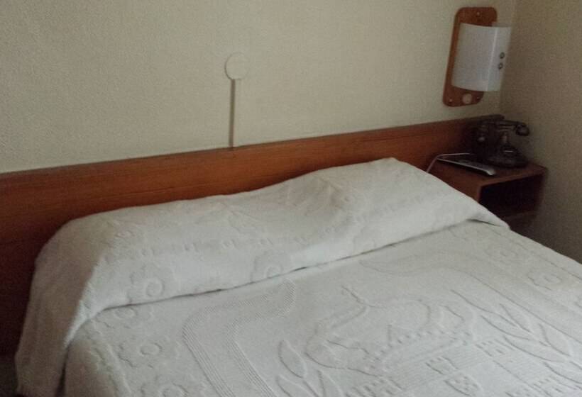 سوییت, Pensao Residencial Flor Dos Cavaleiros