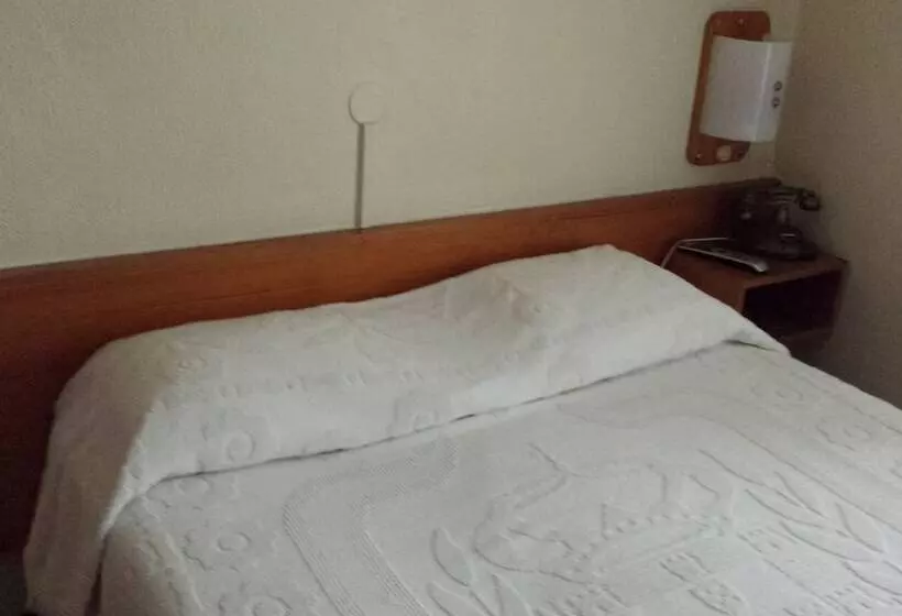 سوییت, Pensao Residencial Flor Dos Cavaleiros