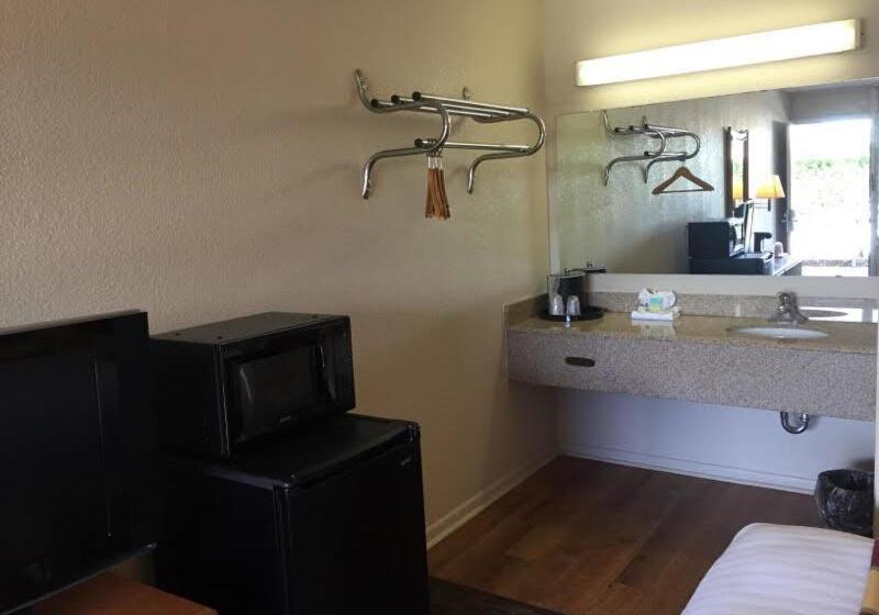 ２ダブルベッドのスタンダードルーム, Budget Inn Sanford International Airport