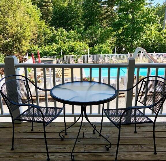 バルコニー付きデラックスルーム, Lyn Aire Motel