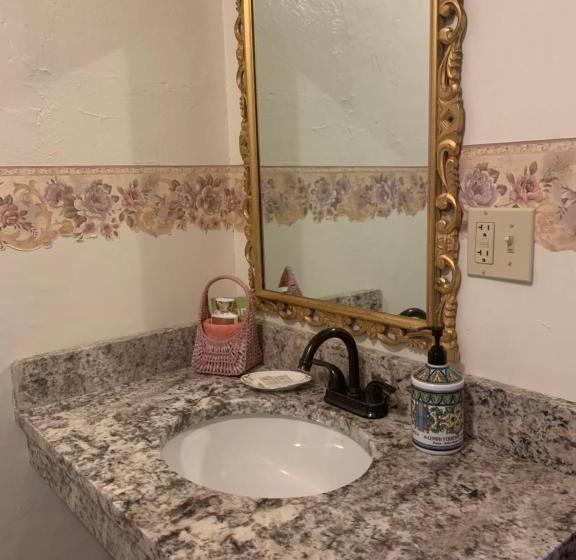 جناح ديلوكس, Historic Hotel Greybull