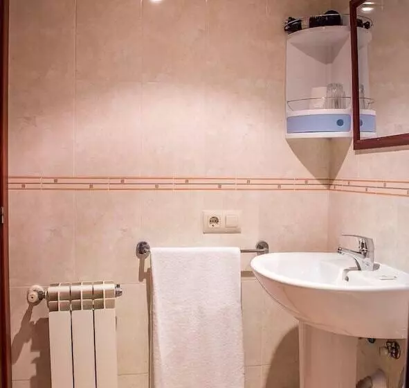 اتاق اکونومی, Hostal Hotil Coruña Centro