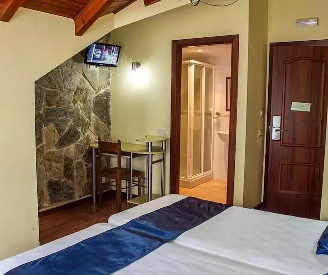 اتاق استاندارد سه نفره, Hostal Hotil Coruña Centro