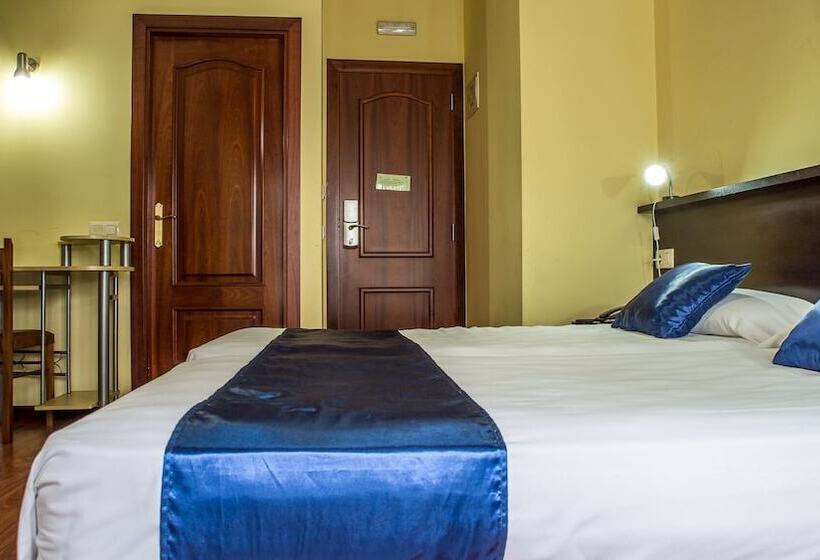 스탠다드 트리플 룸, Hostal Hotil Coruña Centro