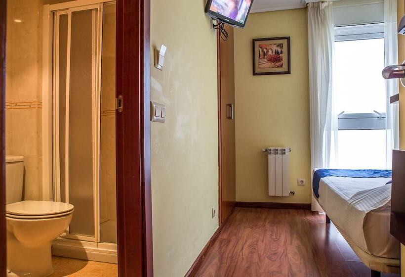 اتاق استاندارد یک نفره, Hostal Hotil Coruña Centro