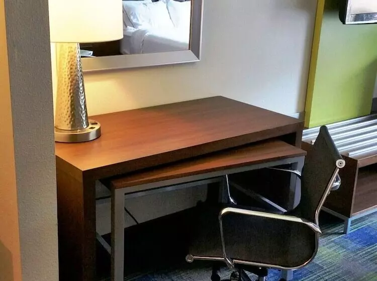 Sviitti Liikuntarajoitteisille, Holiday Inn Express Hotel & Suites Clifton Park, An Ihg