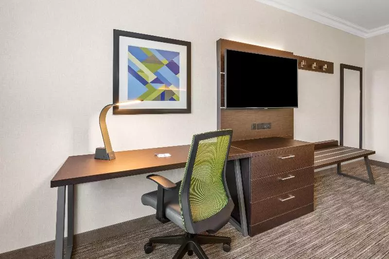 سوئیت با تخت بزرگ, Holiday Inn Express & Suites Klamath Falls Central, An Ihg