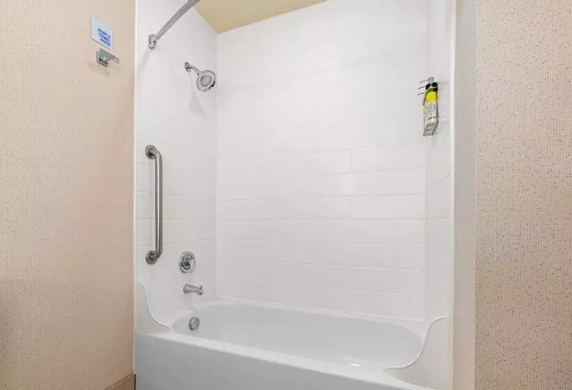 سوییت, Holiday Inn Express & Suites Klamath Falls Central, An Ihg