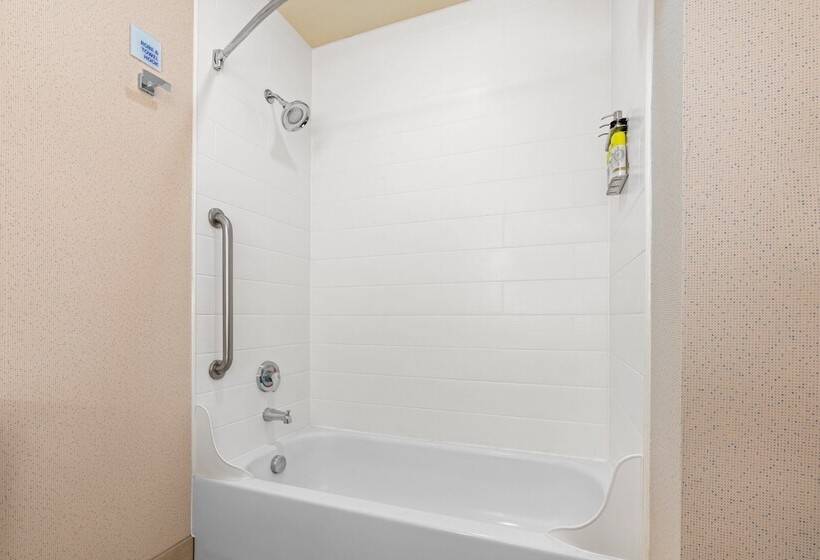 جناح لذوى الاحتياجات الخاصة, Holiday Inn Express & Suites Klamath Falls Central, An Ihg