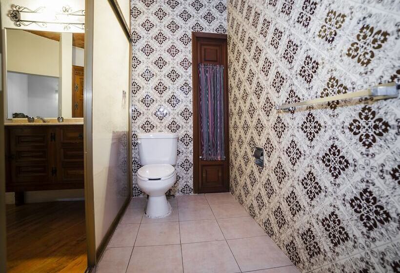 غرفة قياسية, La Mansión Del Quijote