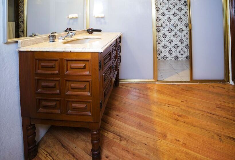 غرفة قياسية, La Mansión Del Quijote