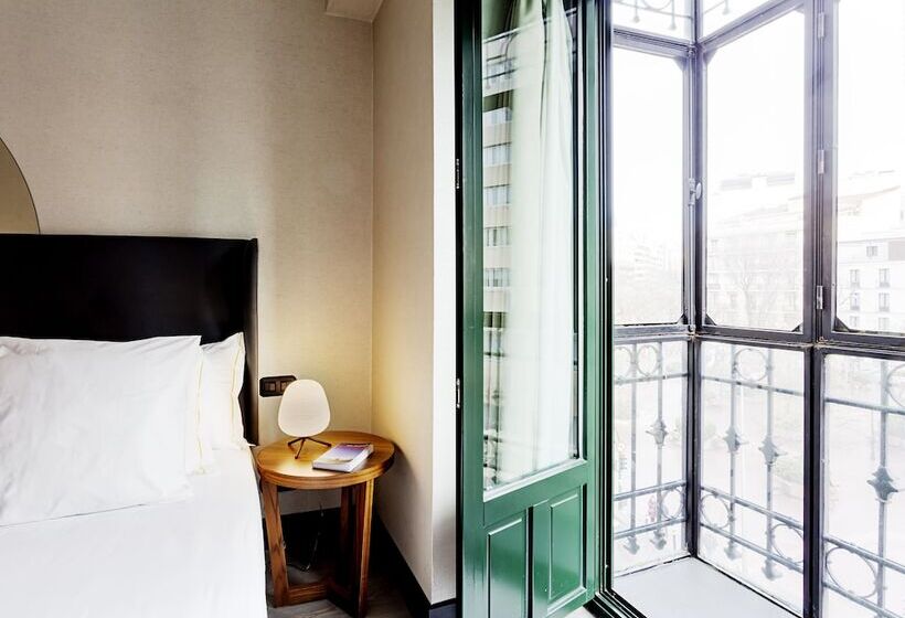 غرفة قياسية مزوَّدة بشُرفة, One Shot Luchana 22