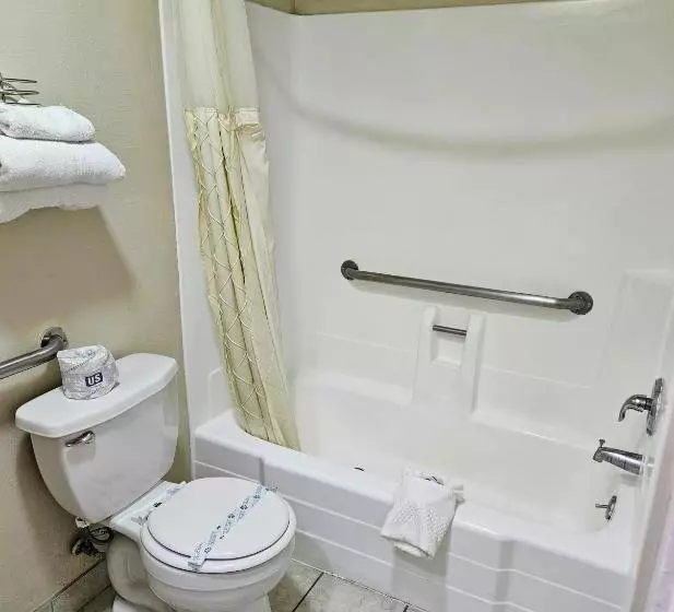 身障者適用キングサイズベッドルーム, Ridgecrest An Extended Stay Studios