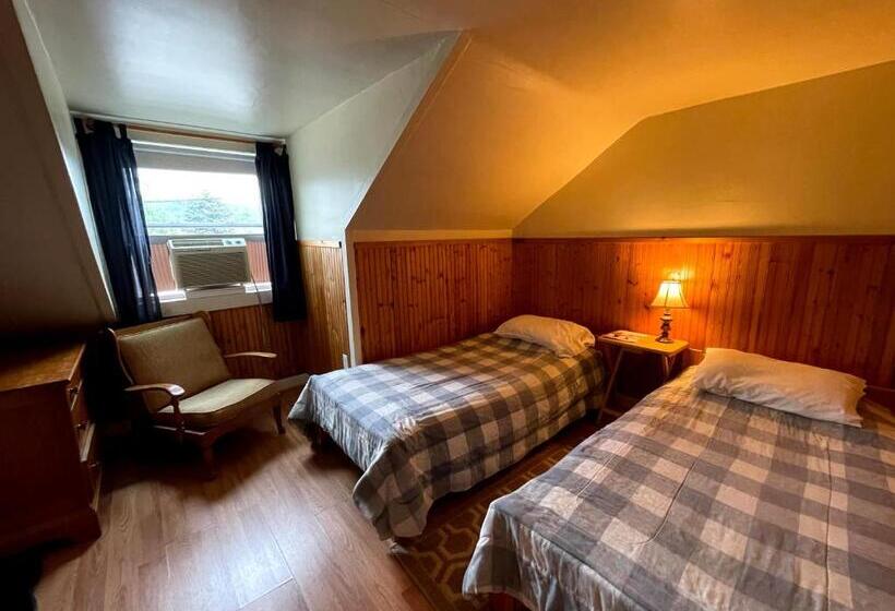 اتاق استاندارد با سرویس بهداشتی مشترک, The Riverside Inn