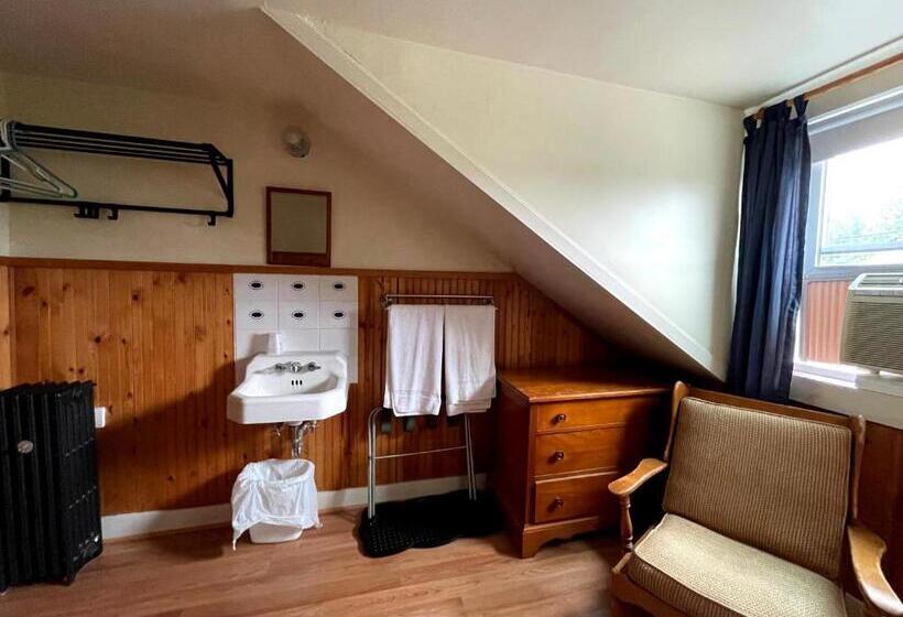 اتاق استاندارد با سرویس بهداشتی مشترک, The Riverside Inn