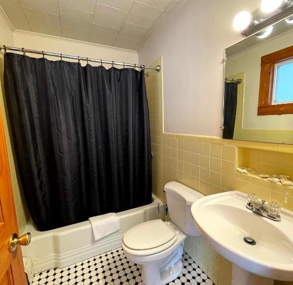 اتاق استاندارد با تخت بزرگ, The Riverside Inn