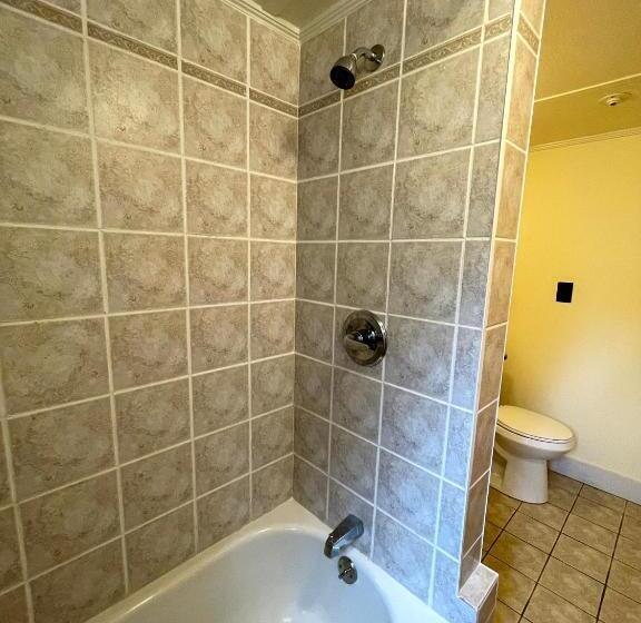 اتاق استاندارد, The Riverside Inn