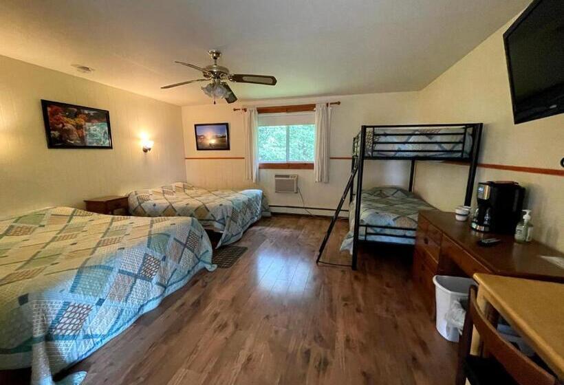 اتاق خانوادگی, The Riverside Inn