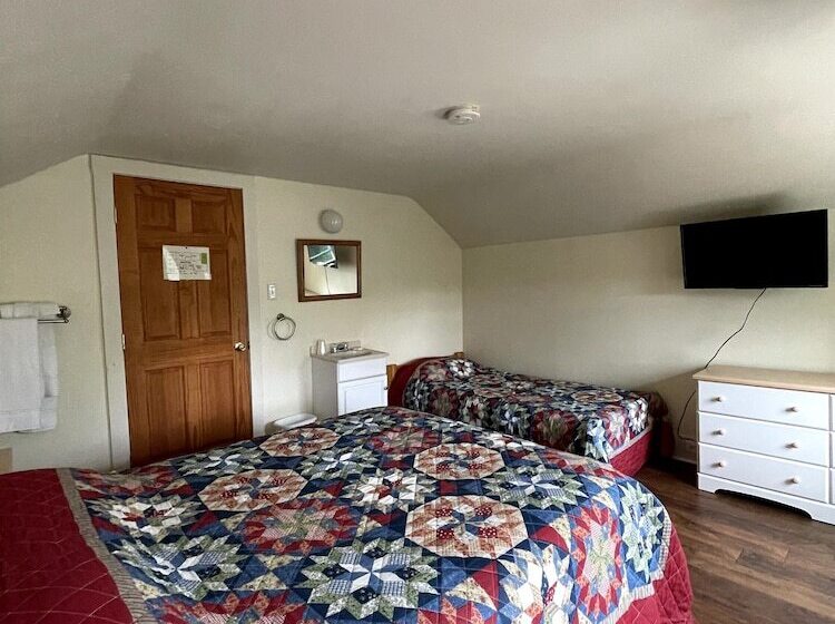 اتاق استاندارد با سرویس بهداشتی مشترک, The Riverside Inn