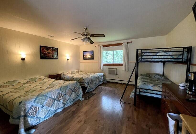 اتاق خانوادگی, The Riverside Inn