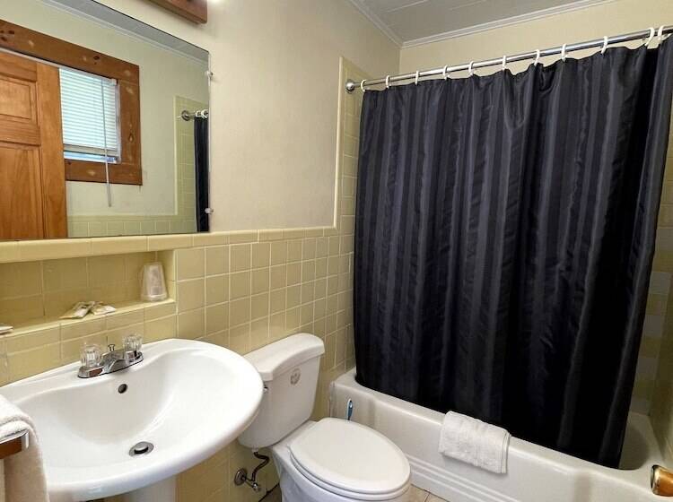 اتاق استاندارد, The Riverside Inn