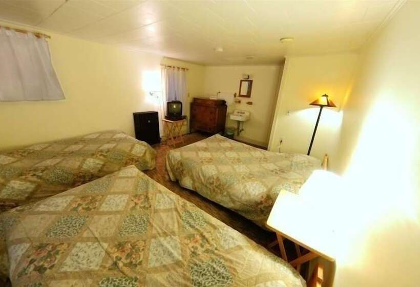 اتاق استاندارد با سرویس بهداشتی مشترک, The Riverside Inn