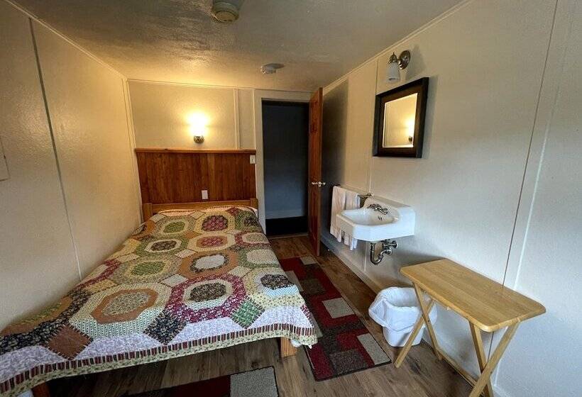 اتاق استاندارد با سرویس بهداشتی مشترک, The Riverside Inn