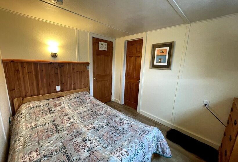 اتاق استاندارد, The Riverside Inn