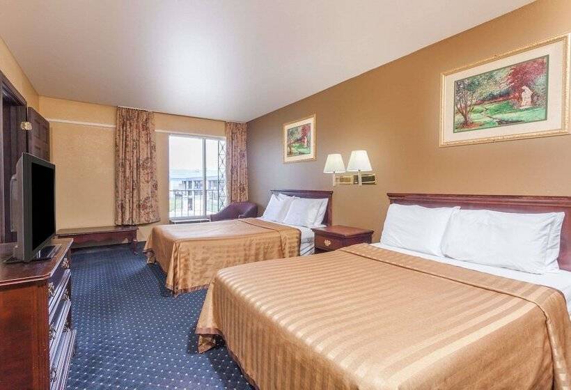 غرفه قياسيه سريرين مزدوجين, Travelodge By Wyndham Seymour