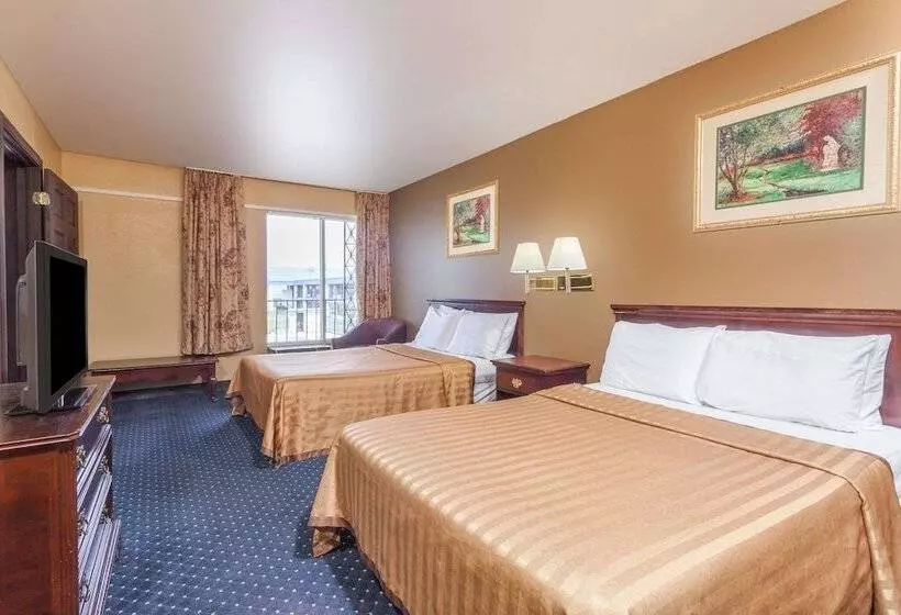 ２ダブルベッドのスタンダードルーム, Travelodge By Wyndham Seymour