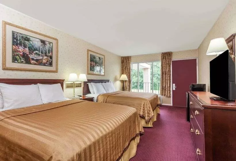 ２ダブルベッドのスタンダードルーム, Travelodge By Wyndham Seymour