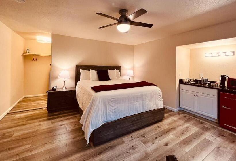 스위트 킹사이즈 침대, West Sonoma Inn & Spa