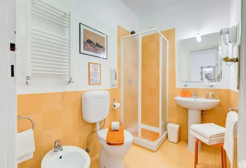 اتاق راحتی سه تخته, 2 Passi Al Colosseo B&b