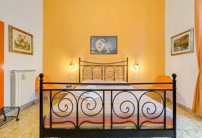 اتاق راحتی سه تخته, 2 Passi Al Colosseo B&b