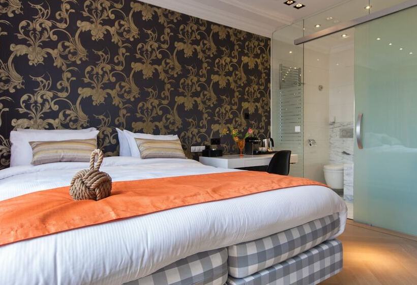 اتاق لوکس با چشم‌انداز, Amsterdam Canal