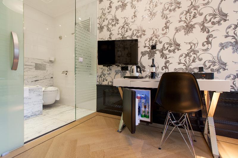 اتاق لوکس, Amsterdam Canal