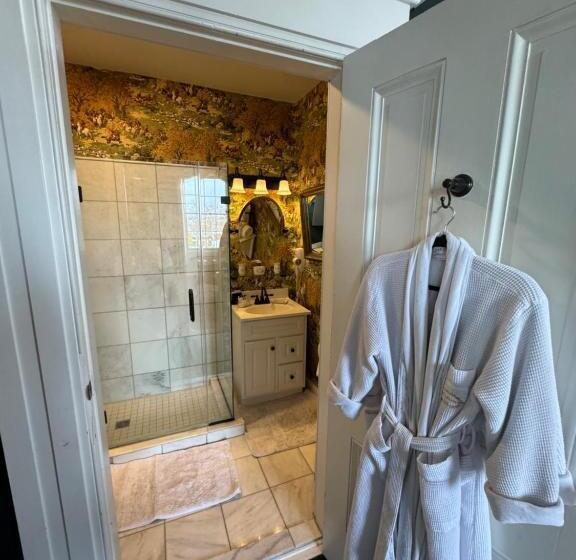 غرفة قياسية سرير كينج, Antrim 1844