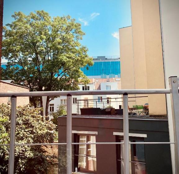 اتاق اکونومی, Du Parlement