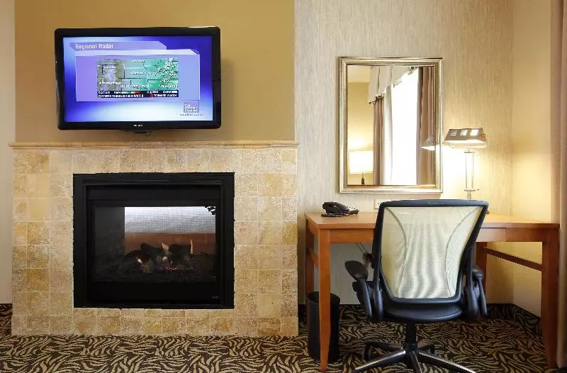 キングサイズベッドのスイートルーム, Hilton Garden Inn Cedar Falls
