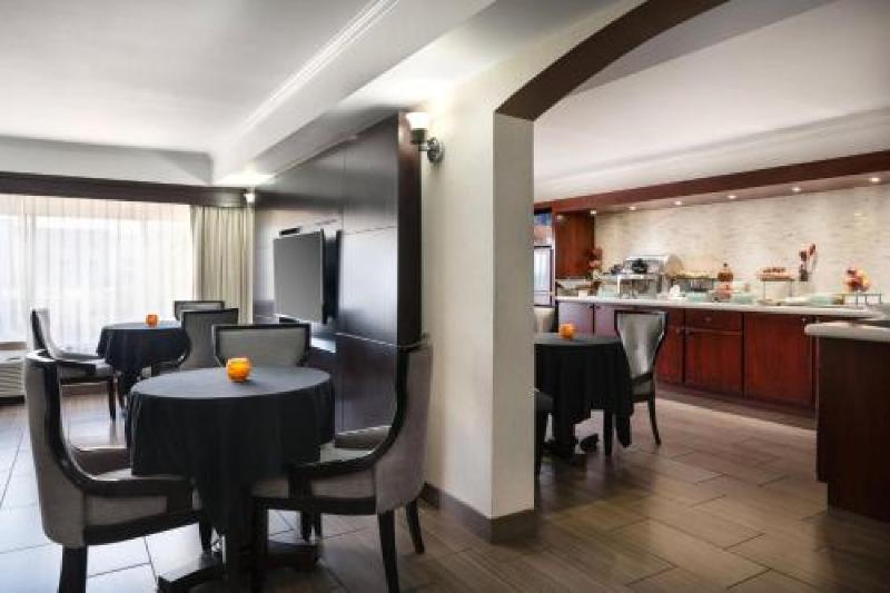 غرفة قياسية سرير كينج لذوى الإحتياجات الخاصة, Hilton Garden Inn Cedar Falls