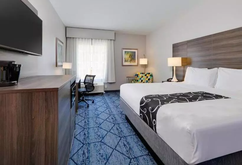 キングサイズベッドのスタンダードルーム, La Quinta By Wyndham Denton   University Drive