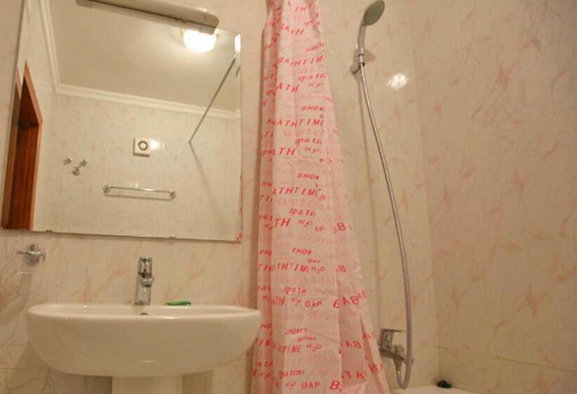 اتاق استاندارد, Ali