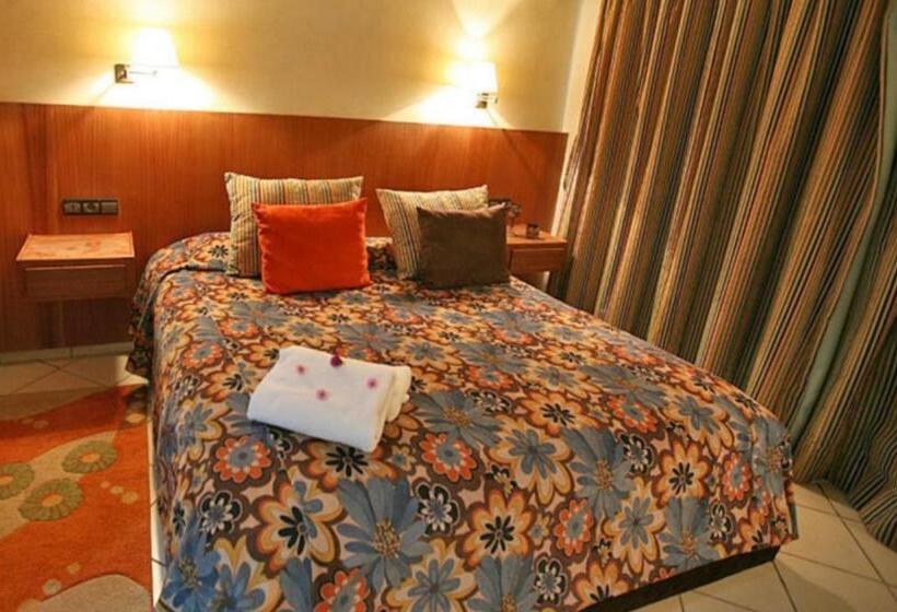 اتاق استاندارد, Ali