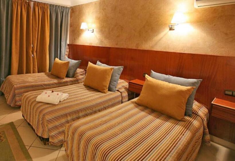 اتاق استاندارد سه نفره, Ali