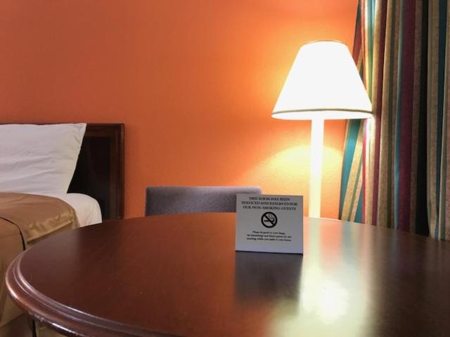 غرفة قياسية سرير كينج, College Inn Spartanburg