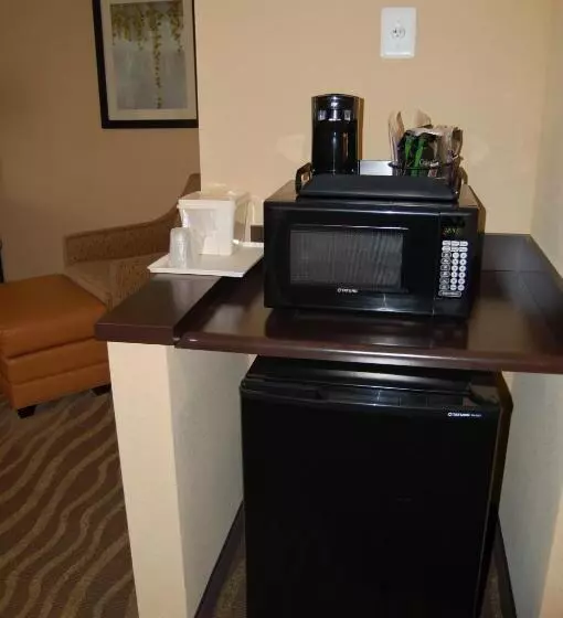 身障者適用キングサイズベッドルーム, Comfort Inn & Suites Lexington Park Near Pax River