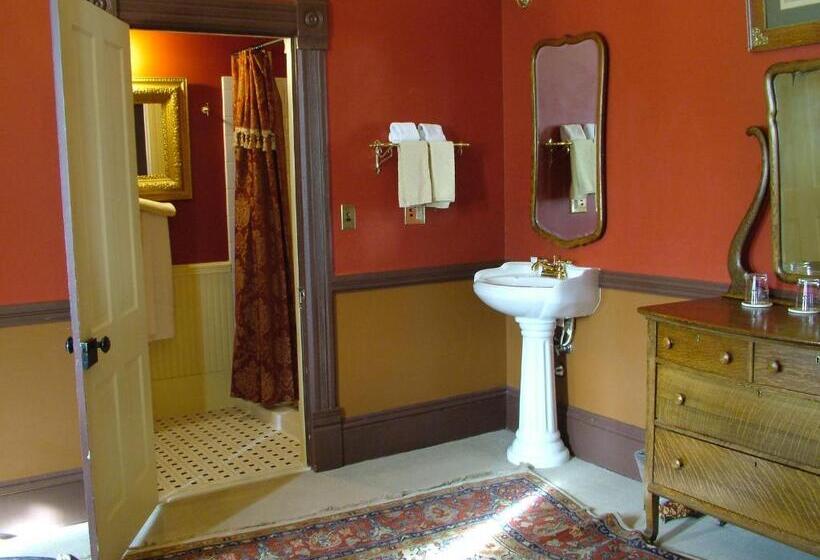 غرفة ديلوكس سرير كينج, Martin & Mason