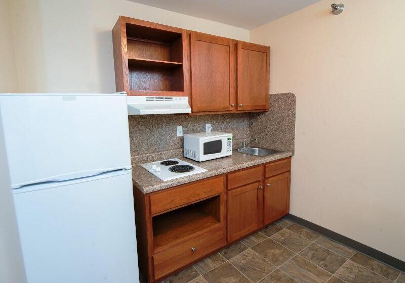 スイート, Red Roof Inn & Suites Dickinson